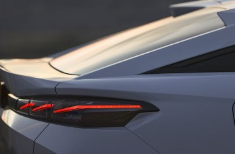 408 Hybrid UNEXPECTED REAR END DESIGN