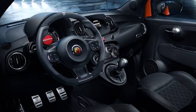 ABARTH 595 DASHBOARD AND STEERING WHEEL