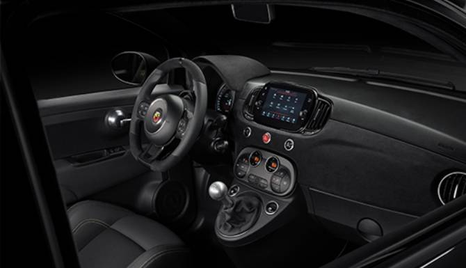 abarth 695 cockpit and touchscreen