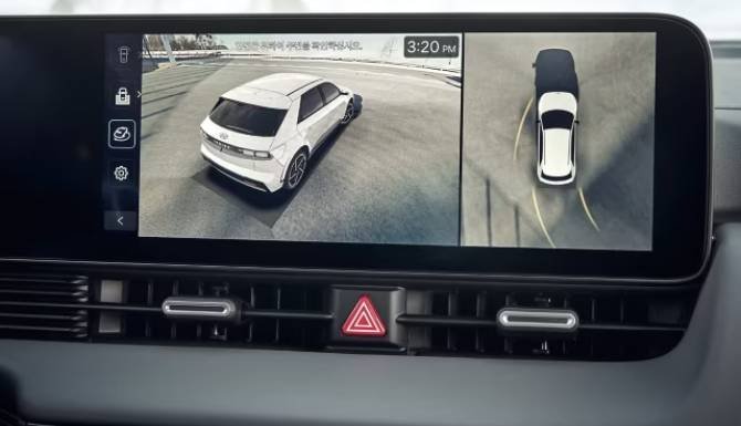 close-up of the car camera helping manovero the car