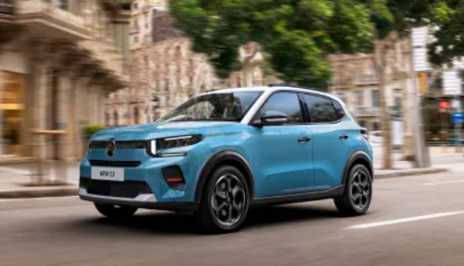 citroen c3 in blue driving in city