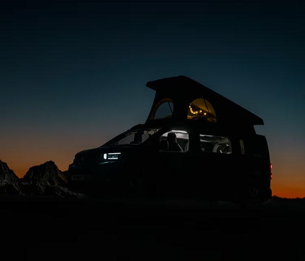 citroen holidays with sunset in the background with pop up roof