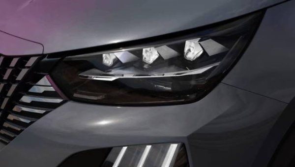 Close up of the 2008 headlights