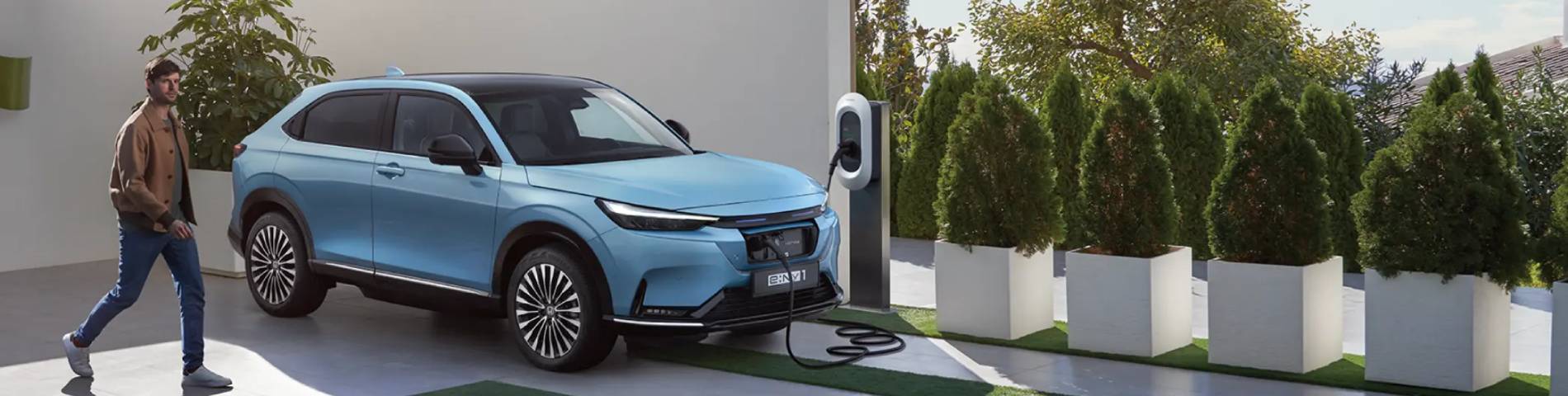 eny1-charging-outside