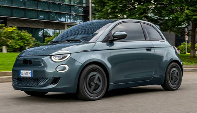 fiat 500 e armani edition on the road