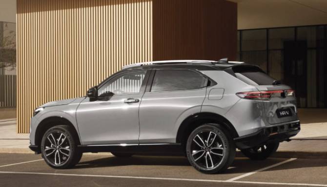 honda hr-v in grey from side view