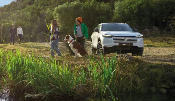 honda hr-v off road with family and dog