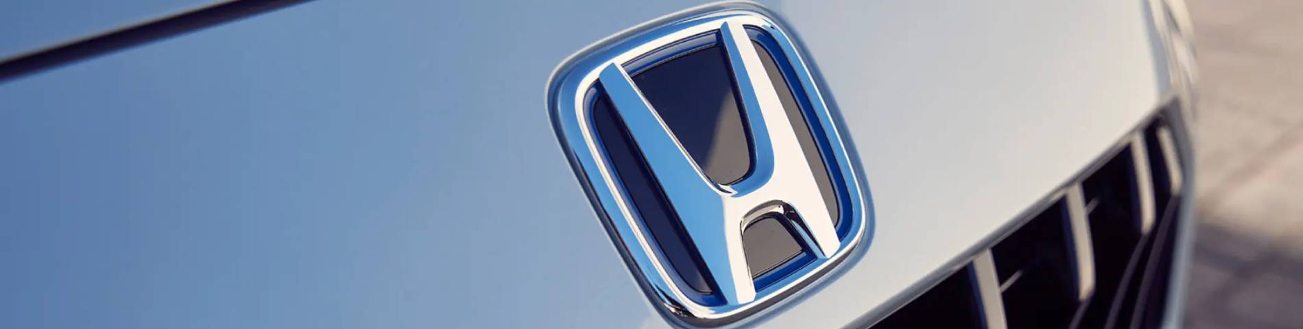 honda-logo-on-car