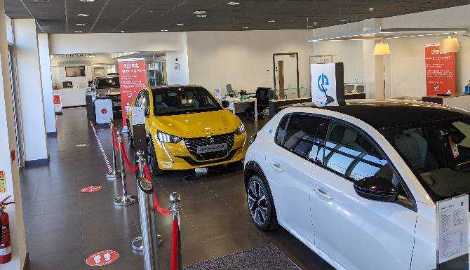 howards peugeot dorchester showroom