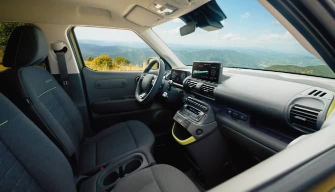hyundai inster cross interior