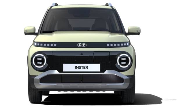 HYUNDAI INSTER FROM THE FRONT IN GREEN