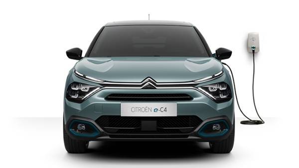 citroene-c4parkedandchargingatawallmountedplug_1