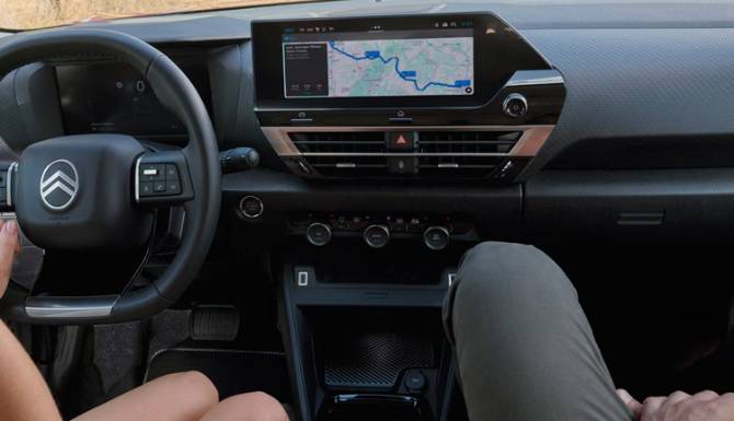 citroen e-c4 cockpit and touchscreen