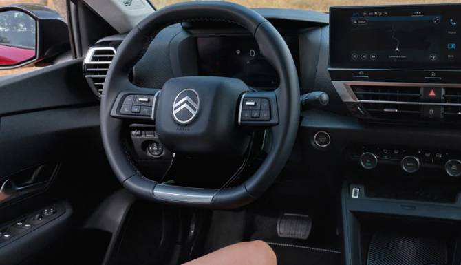 citroen ec4 cockpit and steering wheel