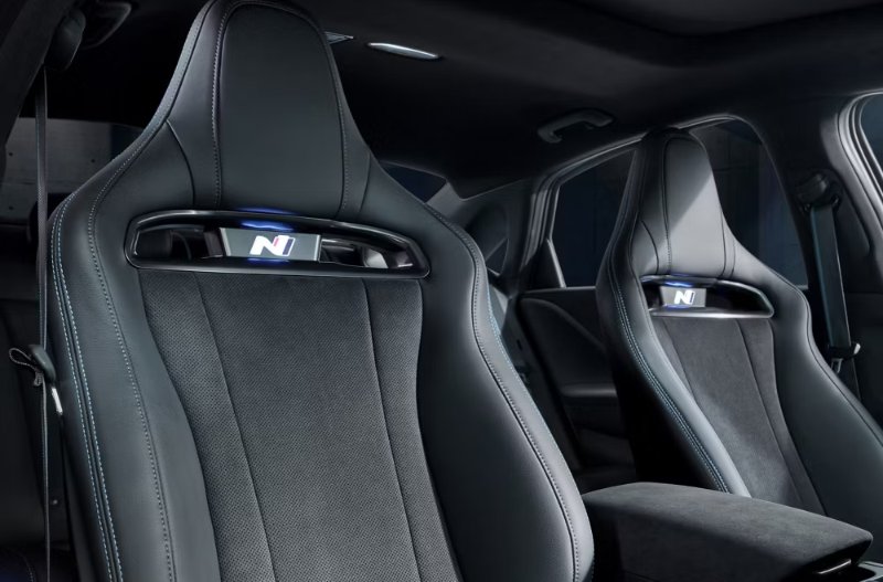 The seats that display an N of them in the style of racing seats.