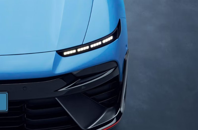 close up of the car headlights.