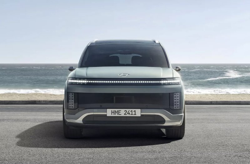 Front view of a car parked by the sea with registration plate HME 2411.