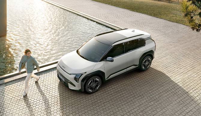 KIA EV3 GT LINE OUTSIDE