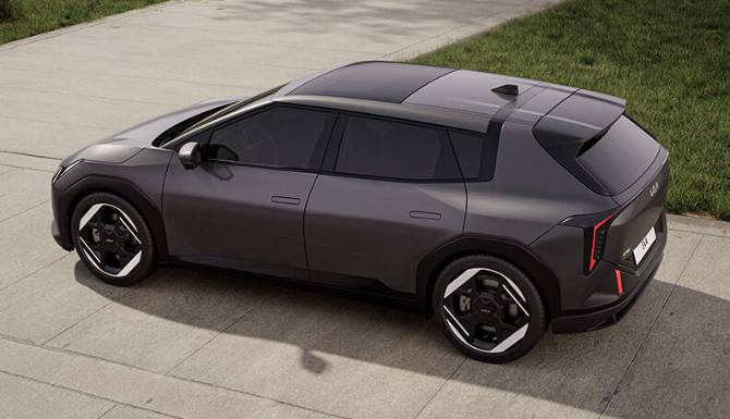 Kia ev4 in grey from the side
