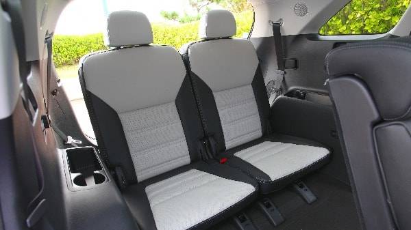 Kia Sorento - Interior rear passenger seats