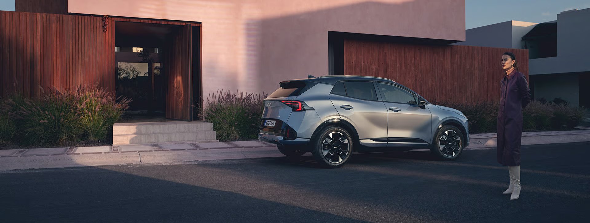 kia sportage with girl