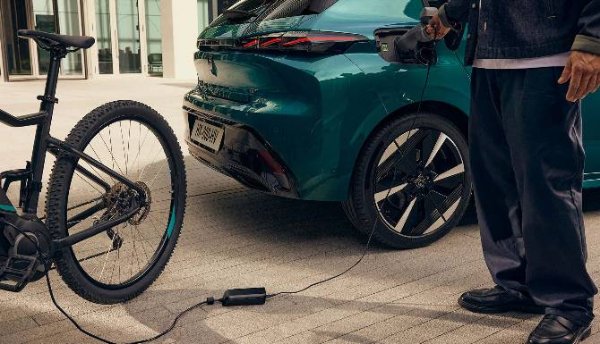 Man charging his new Peugeot 308