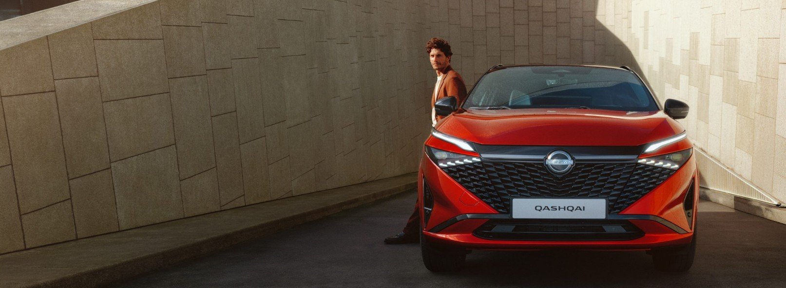 Man leaning against the side of the Qashqai