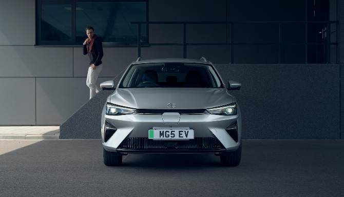 MG5 EV Long Range Exterior front on