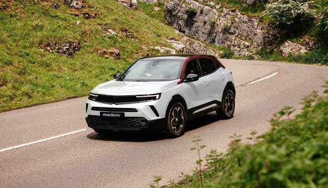 Mokka exterior design image in white and red