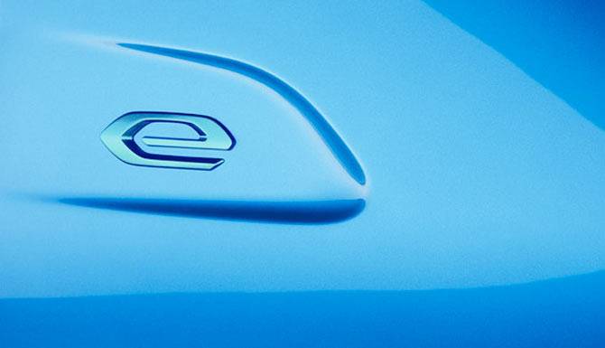 peugeot-e-208-electric-badge