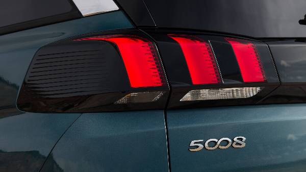 peugeot 5008 suv - claw rear light
