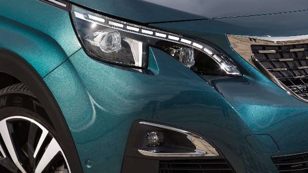 peugeot 5008 suv - LED headlights