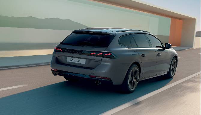 Peugeot 508 SW form the rear