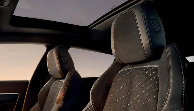 Peugeot 508 SW front seats