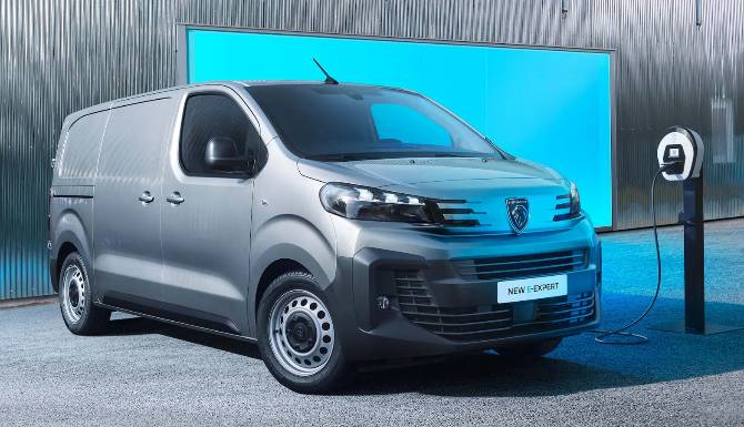 Peugeot E-Expert charging