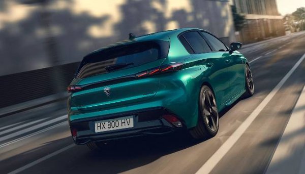 Rear shot of the new 308 driving through a city