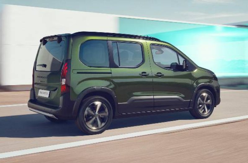 Rear side shot of the e-rifter on the road