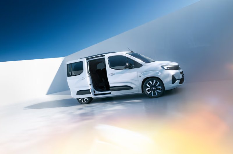 car with sliding door open