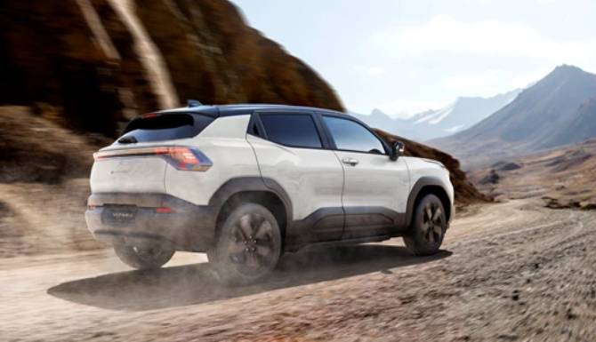 suzuki e vitara in white from rear
