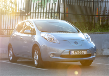 2016 Nissan LEAF: Car Guide