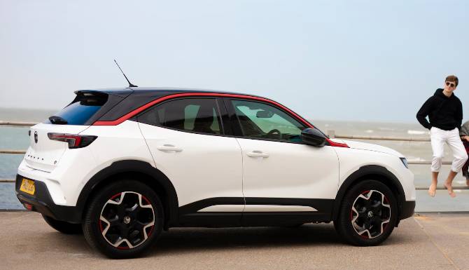 Vauxhall Mokka in white